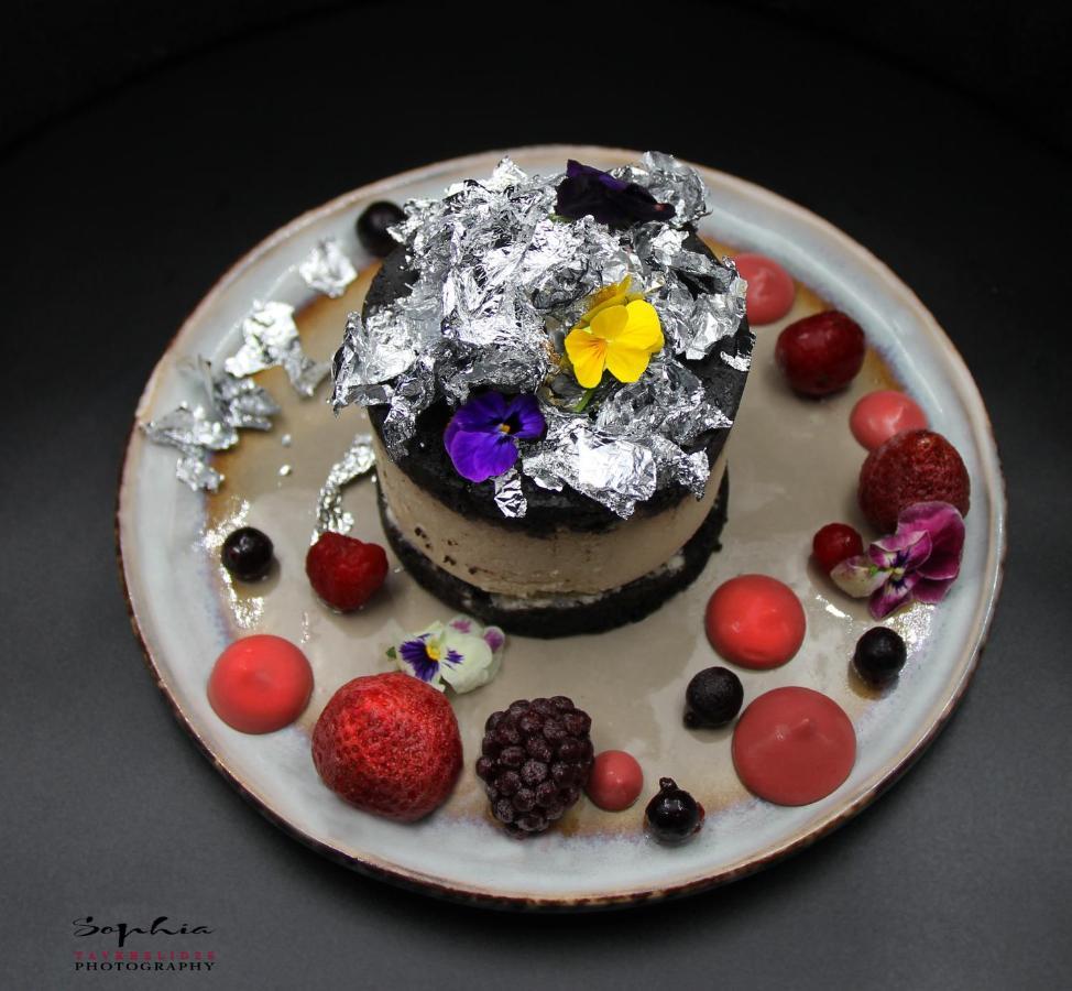 River Side Hotel Tiflis Exterior foto A chocolate cake with edible silver leaf