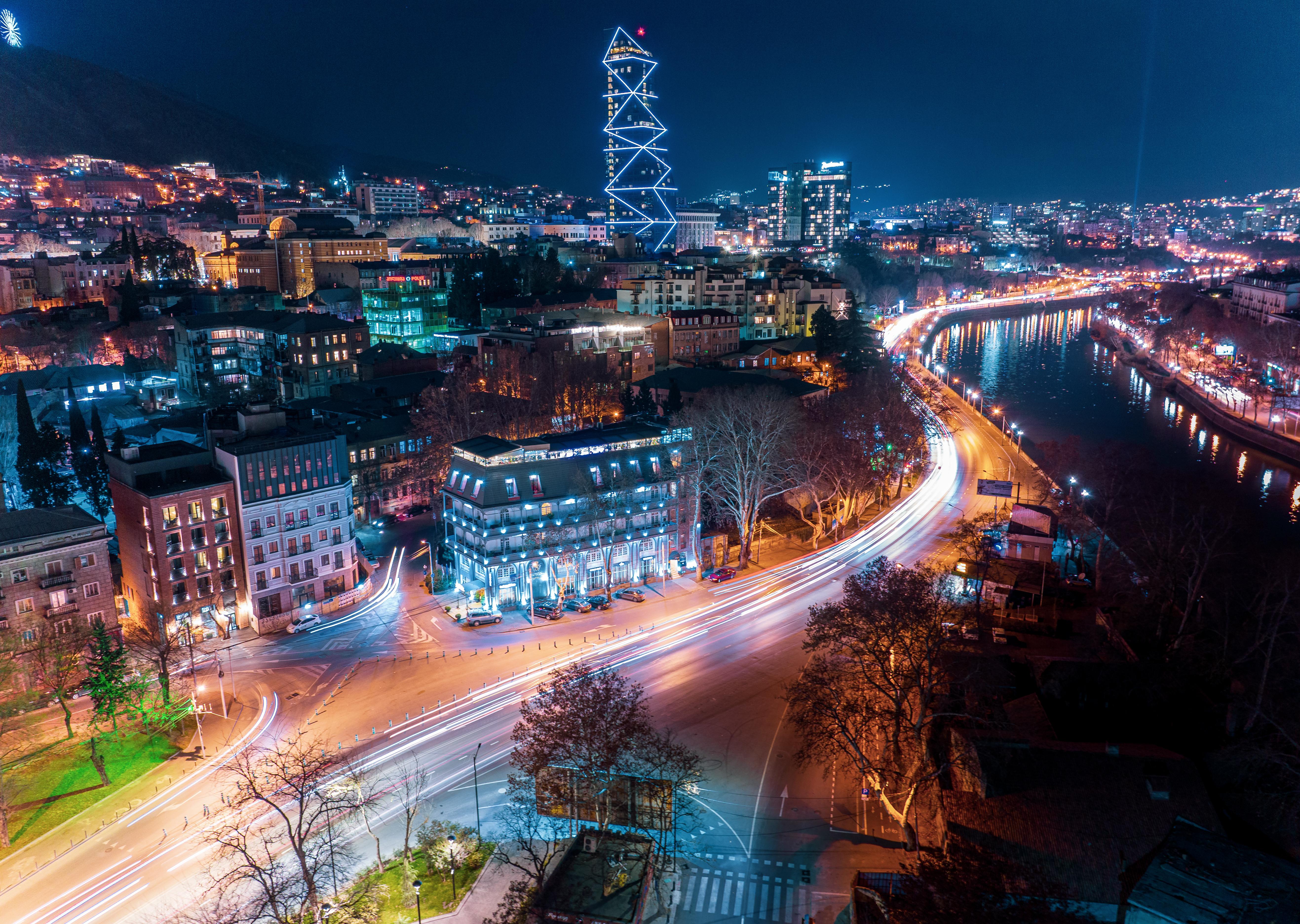 River Side Hotel Tiflis Exterior foto The tower at night