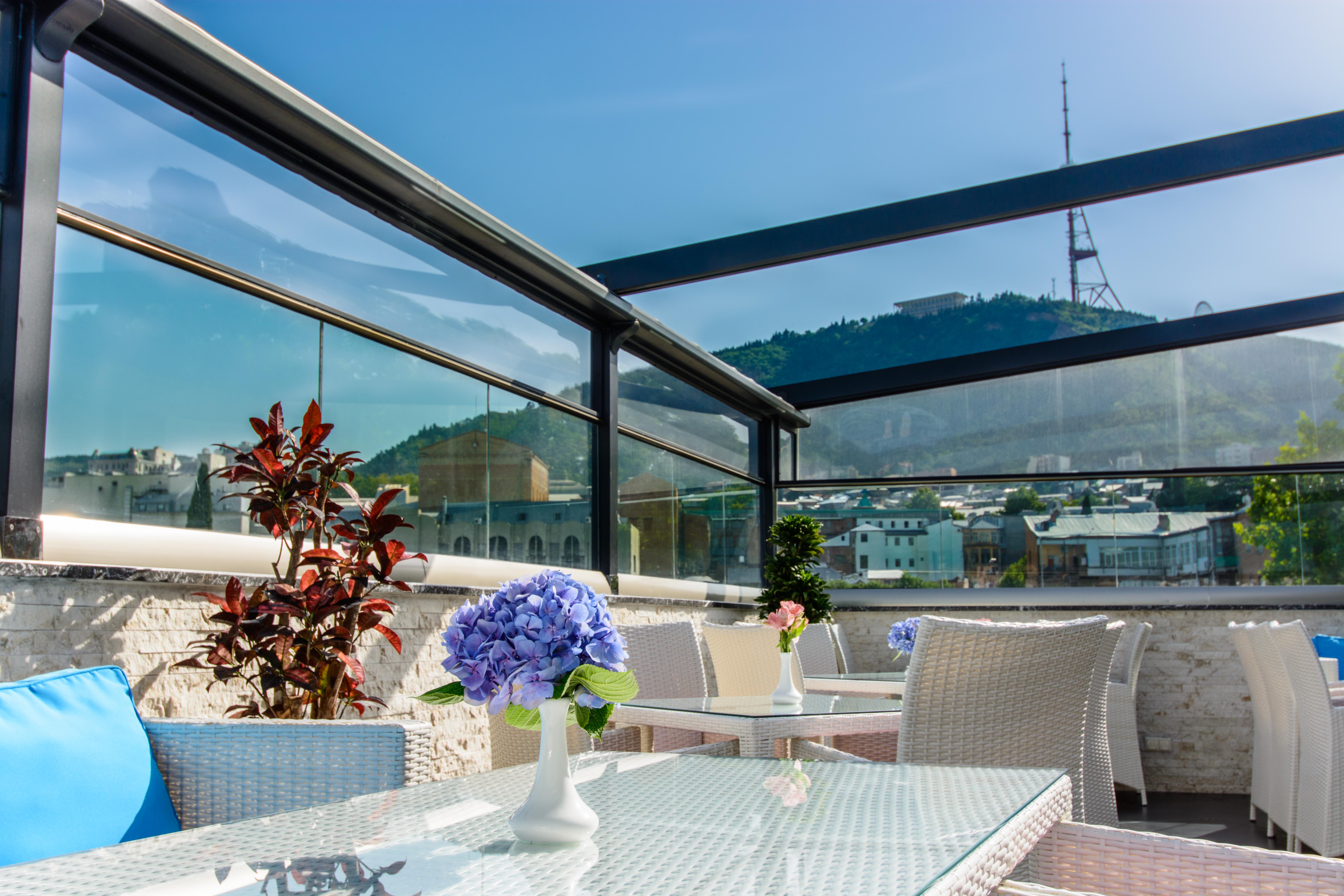 River Side Hotel Tiflis Exterior foto The Sky Bar