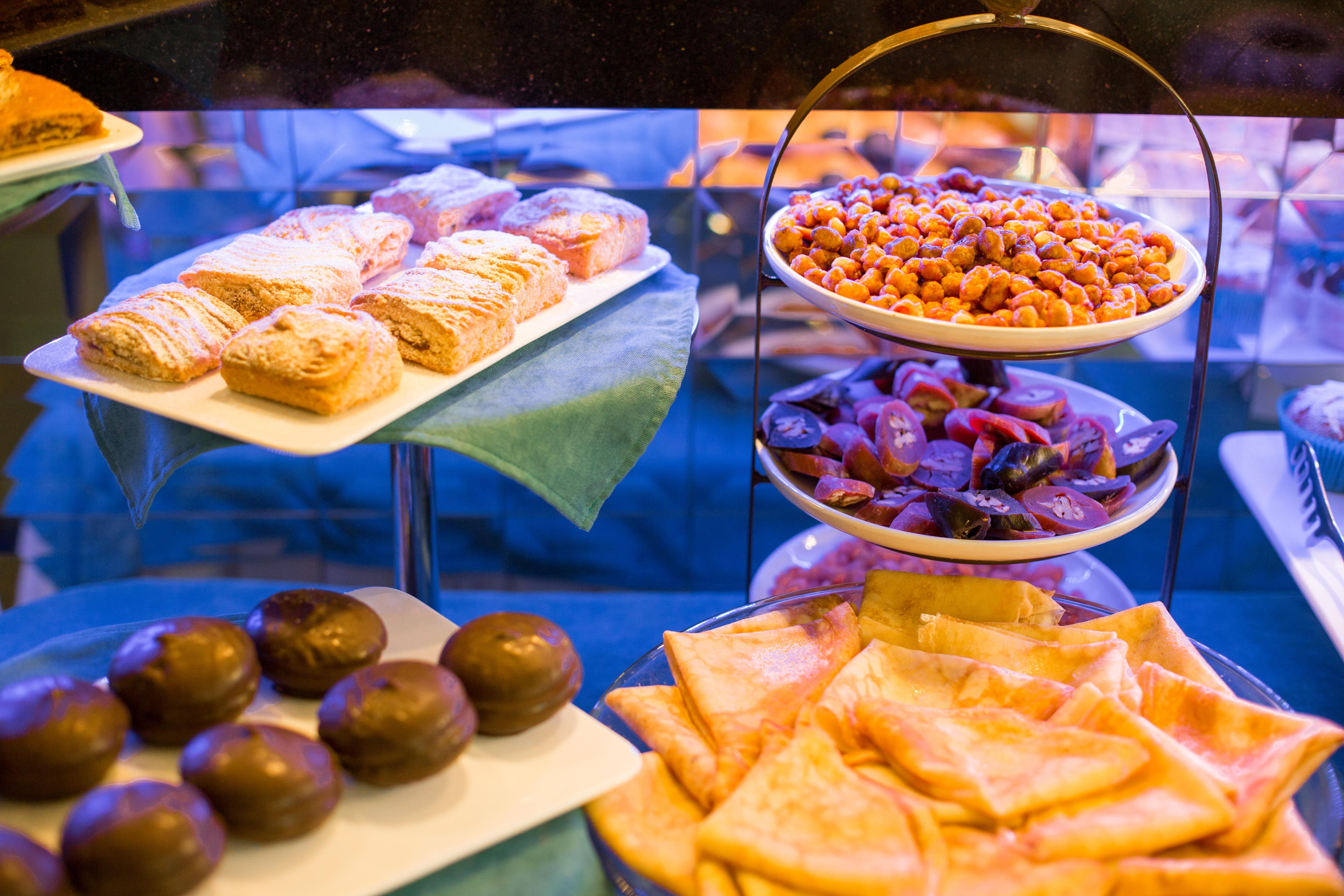 River Side Hotel Tiflis Exterior foto A display of pastries and other snacks at a bakery in Madrid, Spain
