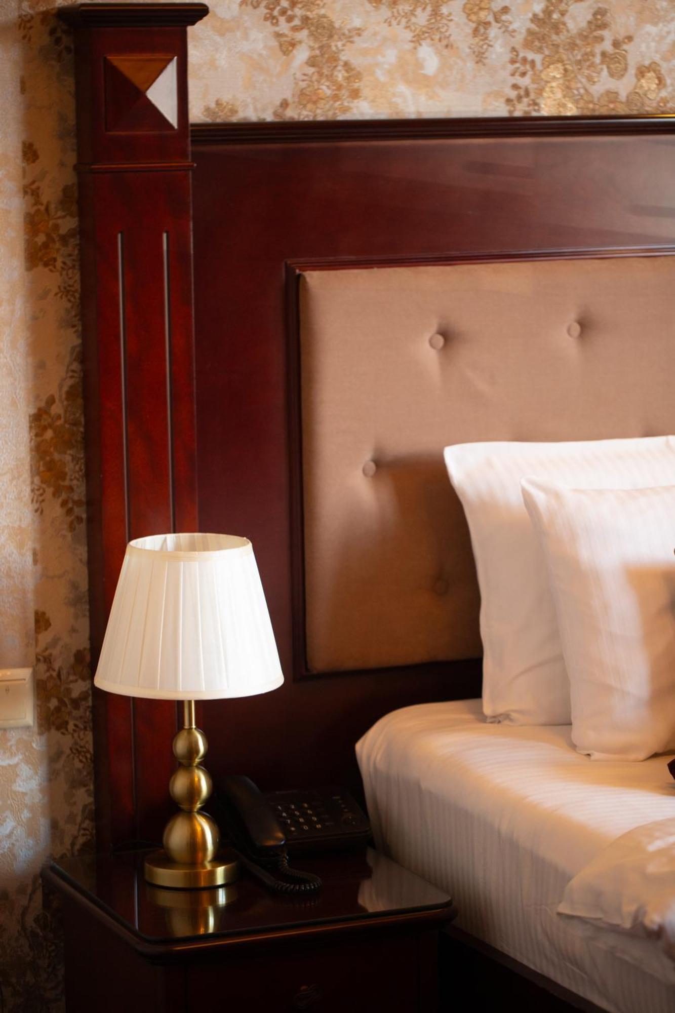 River Side Hotel Tiflis Exterior foto A lampshade