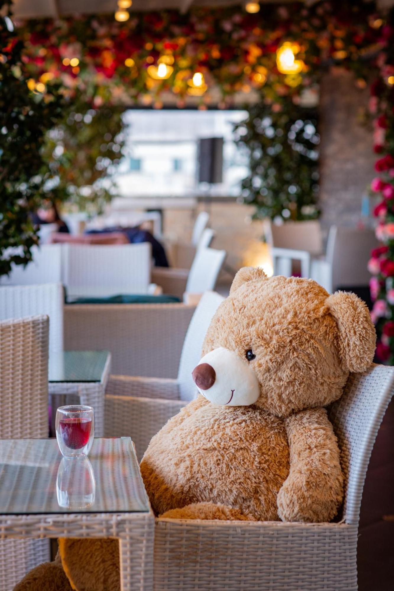 River Side Hotel Tiflis Exterior foto Teddy bear